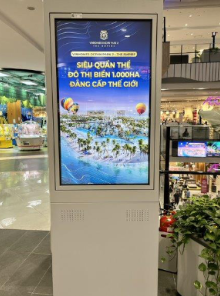 Standee đứng